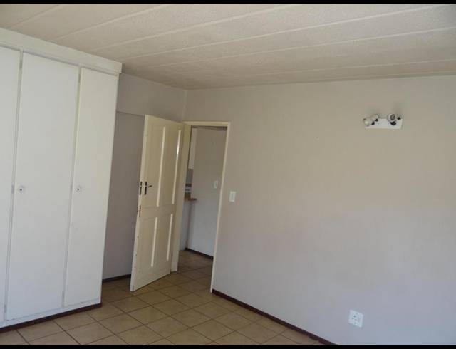 2 BEDROOM PROPERTY TO RENT IN HELDERKRUIN